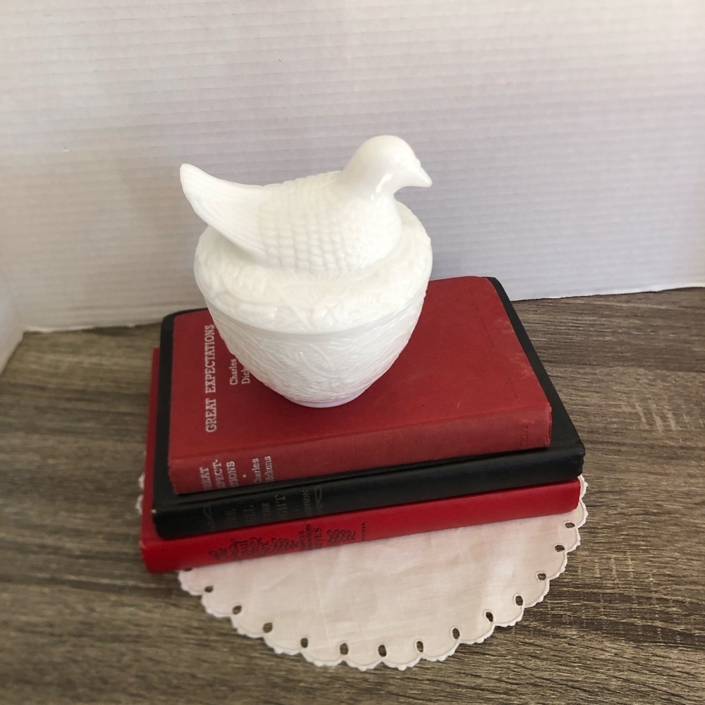Vtg Milk Glass Hen on Nest Dish